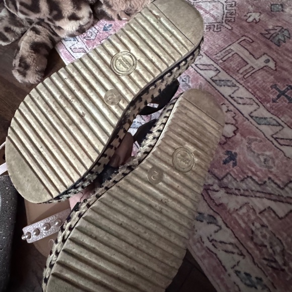 Shoes - Picture 4 of 5